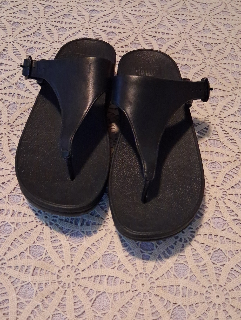 Fitflop Black Leather Thong Clog Sandals